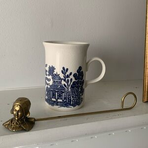 Churchill Blue Willow Coffee Mug White & Blue Made in‎ England
